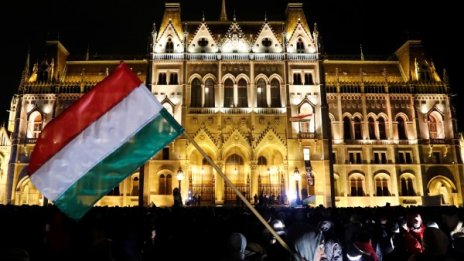 Да изметем режима: Унгарците отново на протест 