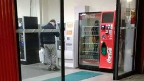 Груевски си живее живота в Будапеща. Пълни джоба от банкомат!