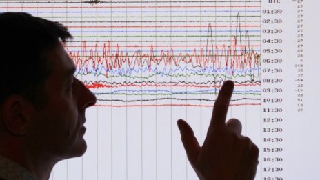 Трус от 6,6 край индонезийските Молукски острови