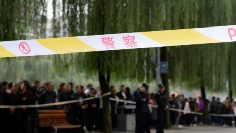 Китаец нападна деца в начално училище, рани 20
