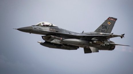 Правителството предлага: Да преговаряме със САЩ за изтребителите