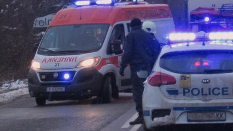 Бус и кола в пътен ад край Русе – 5-ма са ранени