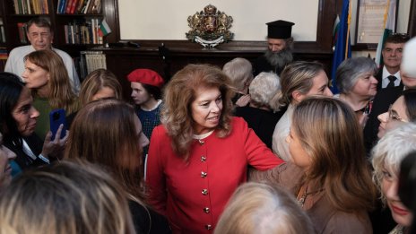В кадър: Йотова се срещна с българската общност в Ню Йорк 
