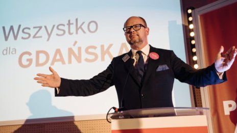След атаката с ножа... кметът на Гданск почина от раните си