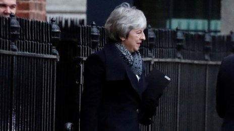 Мей предупреди: Ако няма Brexit, може да се разпаднем!