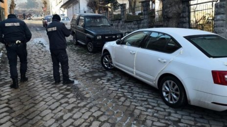 Отмъщение! "Запечатаха" с пяна кола в Шумен