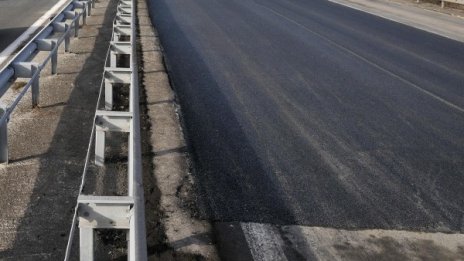 Откраднаха 36 м парапети и мантинели от надлези над АМ "Марица"