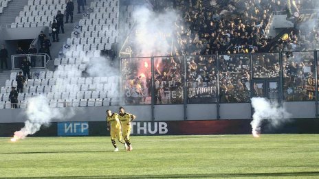 Дербито на Пловдив между „Локомотив” и „Ботев” беше прекратено