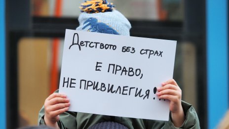 Бащата на малтретирания Адриан: Той превъзмогва болката по негов си начин