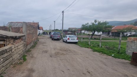 В "турската махала" в с. Маноле празниците са без край: Музиката не спира денем и нощем