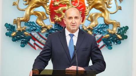 Радев категоричен: Властта е бламирана, оставката е неотложна