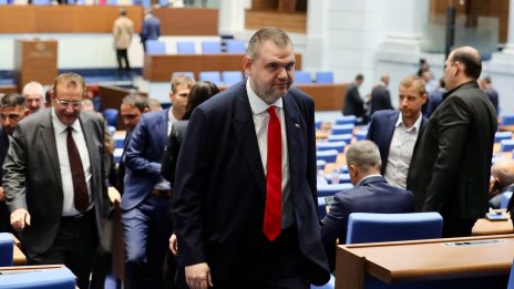 Пеевски за проваленото заседание: Крият се, управляващите са в истерия