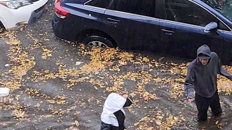 Двама загинаха в наводнени мазета в Ню Йорк след проливен дъжд