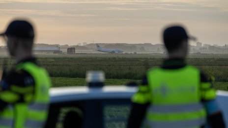 Малък самолет се разби на летище Саутенд край Лондон