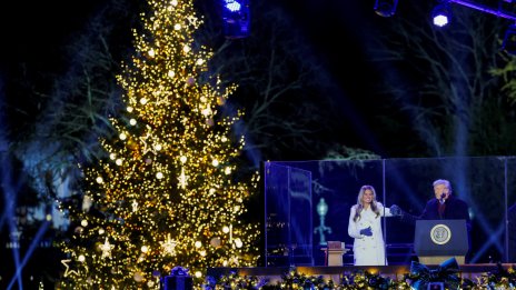 Първата дама на САЩ запали светлините на коледното дърво край Белия дом