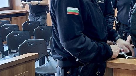 Мъж е обвинен за блудство с 9-годишно момче и 7-годишно момиче