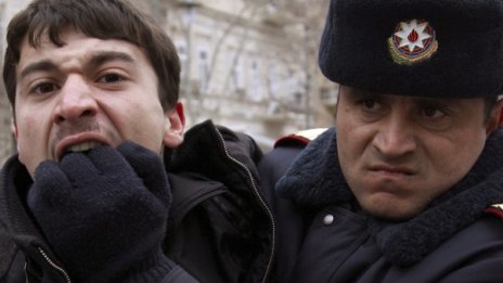 Апаш се прави на върколак, захапа полицай при опит за арест
