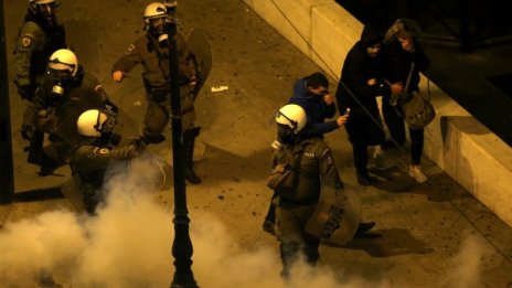 Задържаха 133-ма заради размириците в Атина