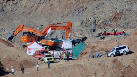 Откриха мъртво момченцето, паднало в шахта в Испания
