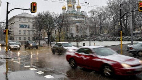 Отново валежи от дъжд и сняг, температурите около –2°C