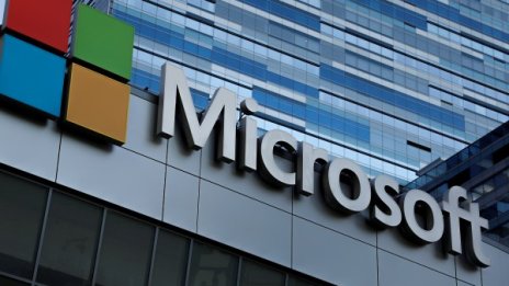 Недостигът на чипове ограничи възхода на Microsoft