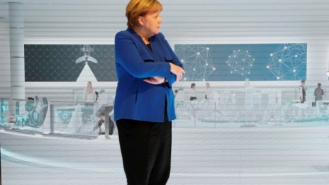 Меркел поставя условия на Huawei