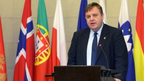 Каракачанов готов с концепция за ромите, гетата, престъпността...