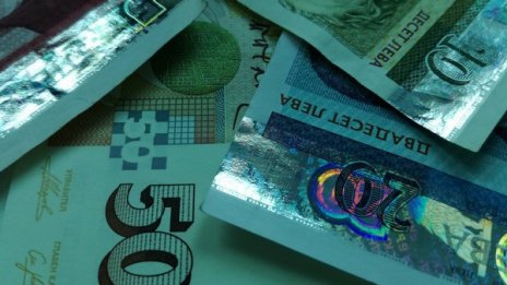 БНБ отчита: Нов милионер на всеки два дни, депозитите със спад