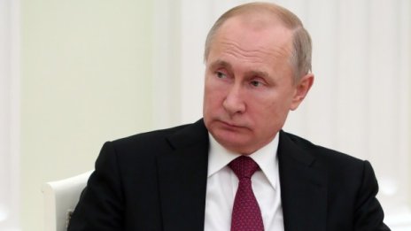 Наредиха Путин редом с Ленин и Петър Велики, идвал стогодишен путинизъм!