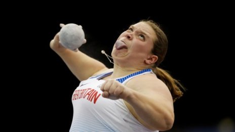 Гърдите на британките с три размера нагоре - заради тегло