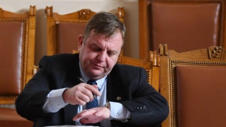 Каракачанов не се отказва: Или концепцията за ромите, или аз!