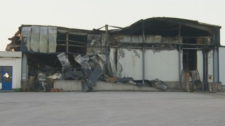 След пожара във Войводиново: Месото се разваля, има 1000 тона