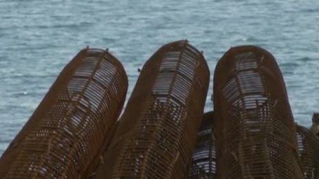 Пореден строеж на морето, на метри от плажа в Крайморие