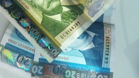 Нова измама! 29-годишна "рефинансира" кредит, даде над 1000 лв.