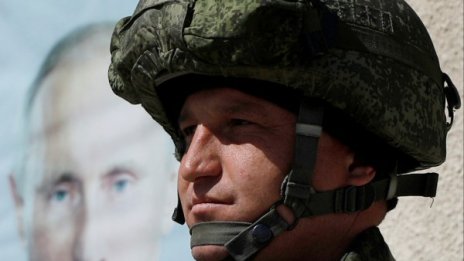 В Русия забраниха смартфоните на военните, когато са на служба