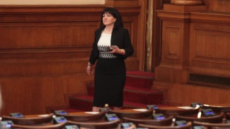 Работили, неработили... Депутатите от БСП си взимат 1/3 от заплатите