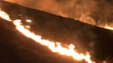 Евакуират хора в Манчестър заради огромен пожар