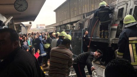 Пожар на главната жп гара в Кайро взе десетки жертви