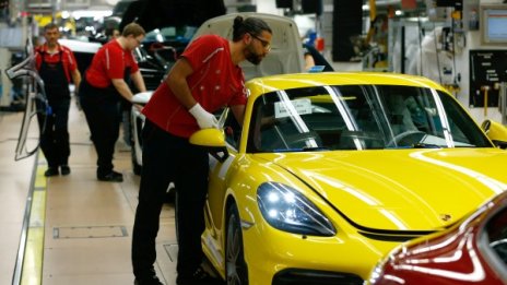 Porsche с нови идеи: Колата сама ще ходи до сервиза!