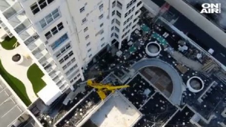 Самолет се вряза в сграда във Флорида, пилотът загина