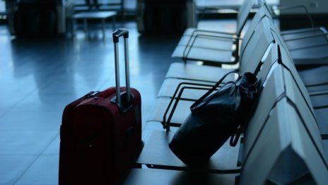 Провокация? Дипломат от САЩ внесе мина на летище в Москва