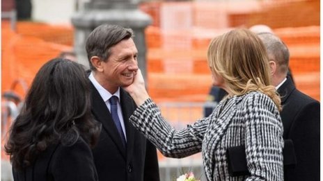 Радева се подхлъзна със "словенската" целувка, това не са баба и внуче! 