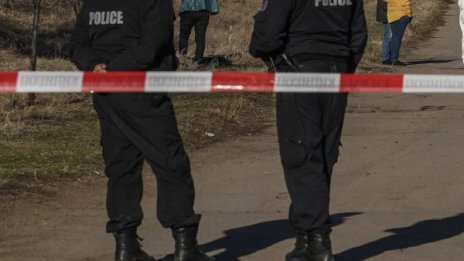 Задържаха двама за убийство на 54-годишен мъж