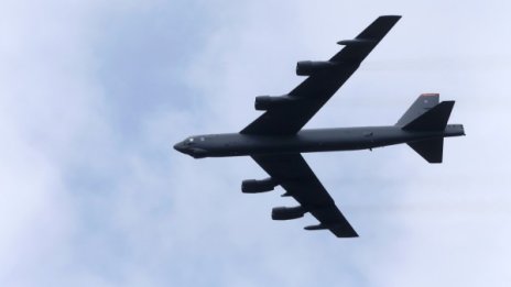 Американски бомбардировач прелетял край Русия