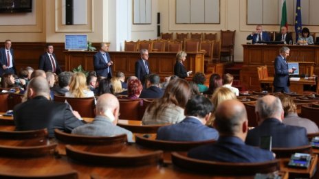 Парламентът избра новия състав на ЦИК след остри реплики