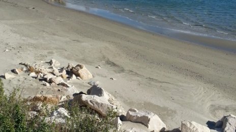 Пластмаса, стъкло... Може и по плажовете да се хвърля разделно