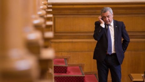 Симеонов към Дариткова: Карамфили за нашата любов!