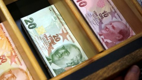 С нови 5%: Турската лира продължава да потъва
