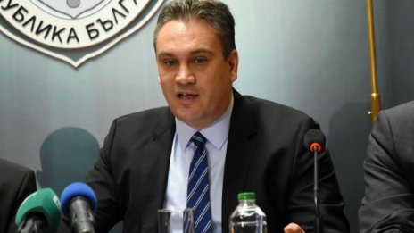 Шефът на КПКОНПИ вади документи за имотите си: Активно мероприятие!