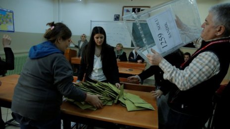 Партията на Ердоган събира над 50% на местния вот